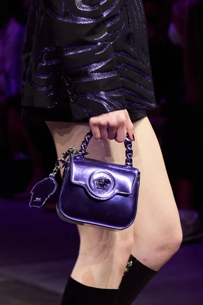 Look 80